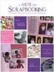 'A Arte do Scrapbooking' apresenta, em 19 cap&iacute;tulos, informa&ccedil;&otilde;es, t&eacute;cnicas e dicas. S&atilde;o mais de 100 layouts criados em sua maioria com produtos brasileiros, galeria de sketches, gloss&aacute;rio e a participa&ccedil;&atilde;o de 27 talentosos scrappers.